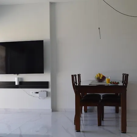 Sea View Sunrise Luxury Apartmán *